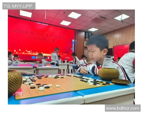足球巨星与象棋对弈的奇妙瞬间展现独特魅力与智慧的碰撞
