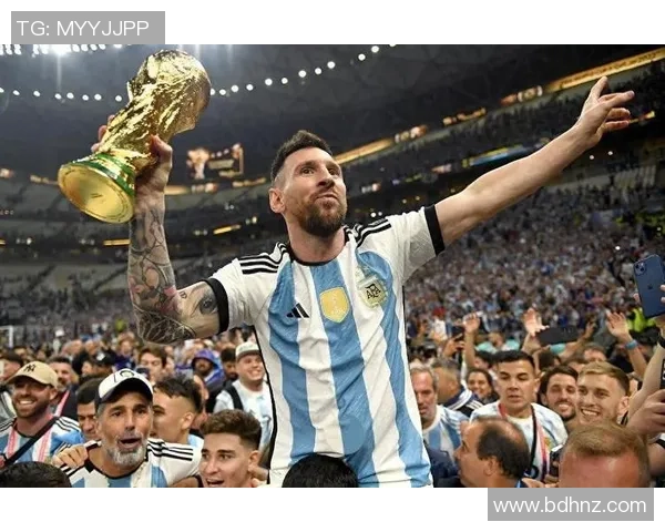 从贝利到梅西各个时期足球明星的辉煌与传奇