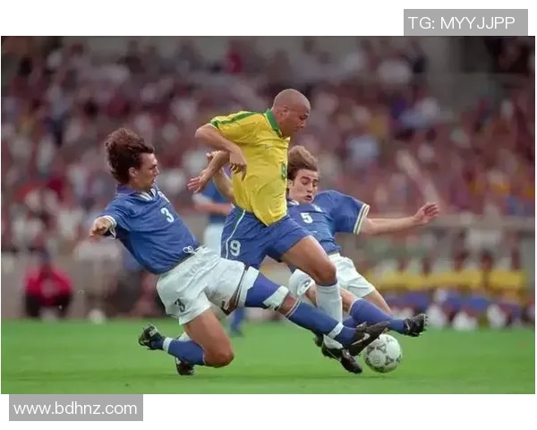 足球明星19号是如何在赛场上创造传奇与荣耀的故事